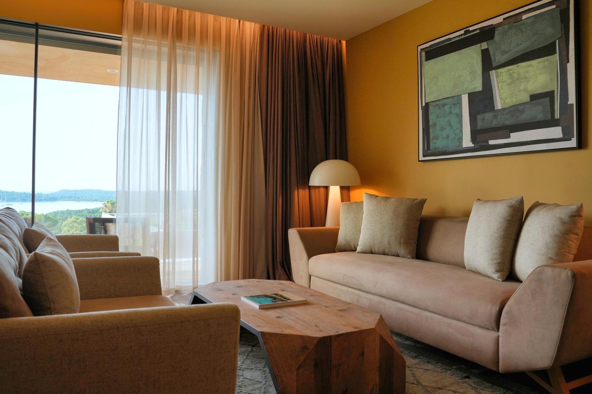 Les Regalia Hotel & Spa Сент-Люси-де-Пор Экстерьер фото